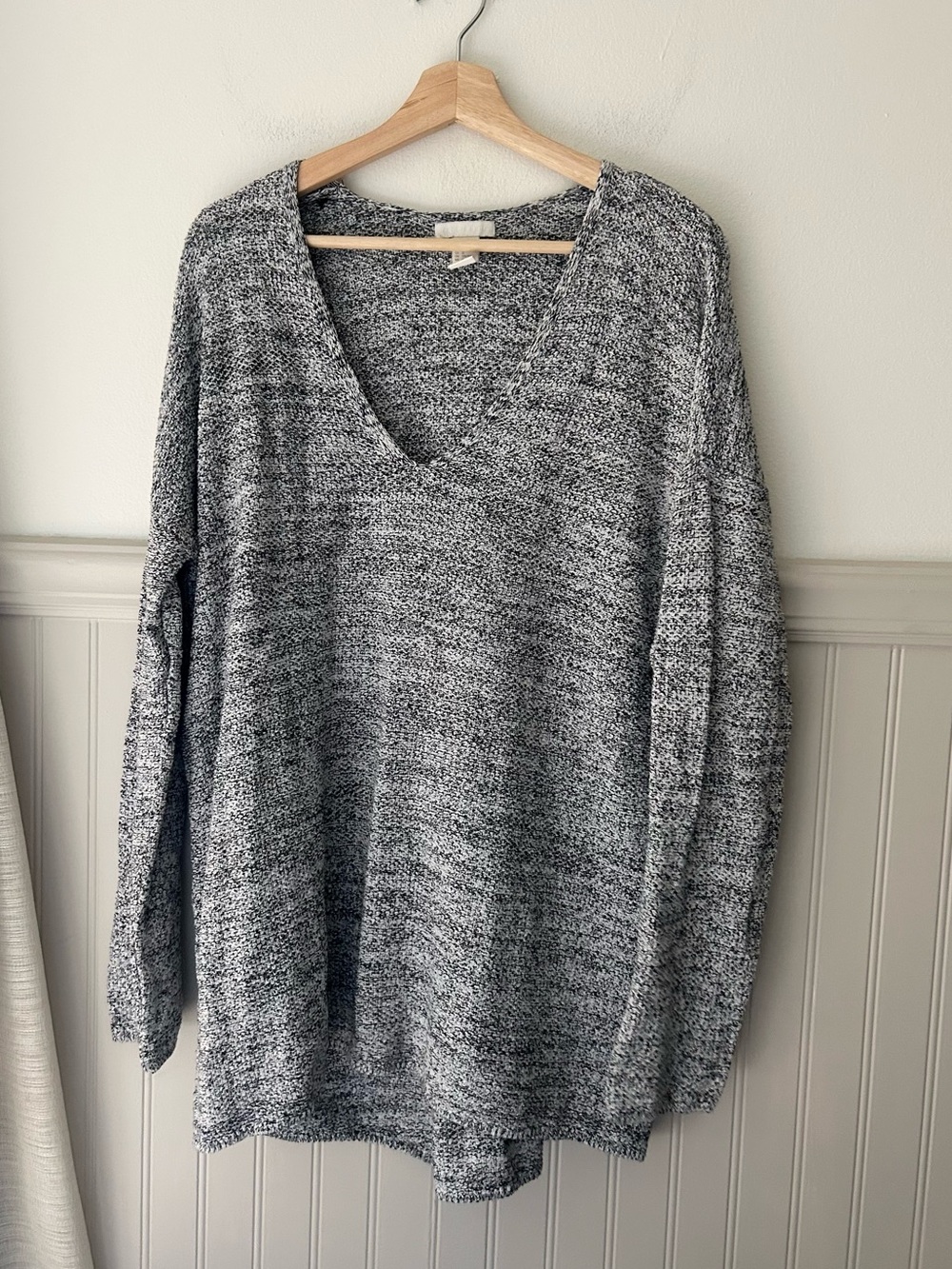 H&M Conscious Black White Marled V Neck Tunic Sweater Large